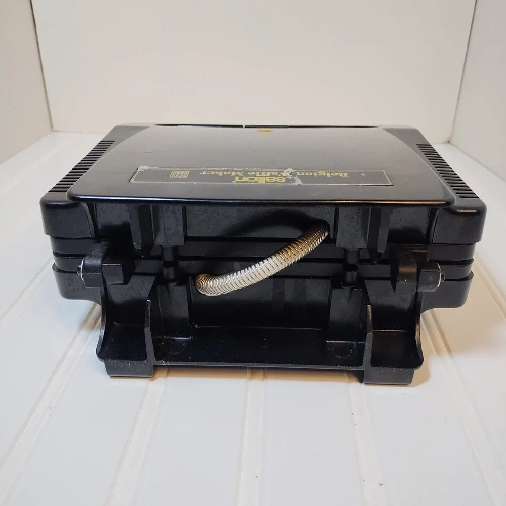 Salton Belgian Waffle Maker - WM-4A - 120V - Nonstick‎ Tested Working Vintage